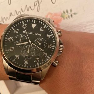 🚨📍📍📍📍Michael Kors Silver Tone Gage Watch 📍📍